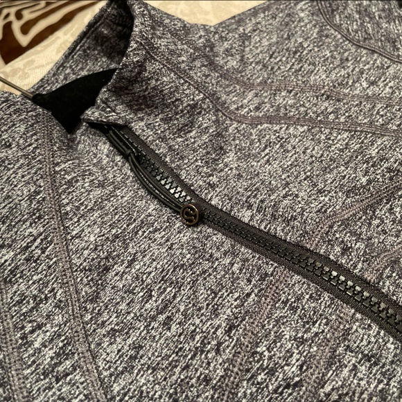 Lululemon heathered black define jacket size 6 - Picture 3 of 8